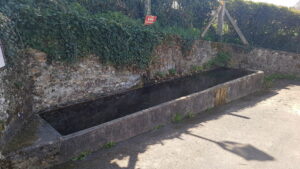 Fontaine et abreuvoir à Michaud