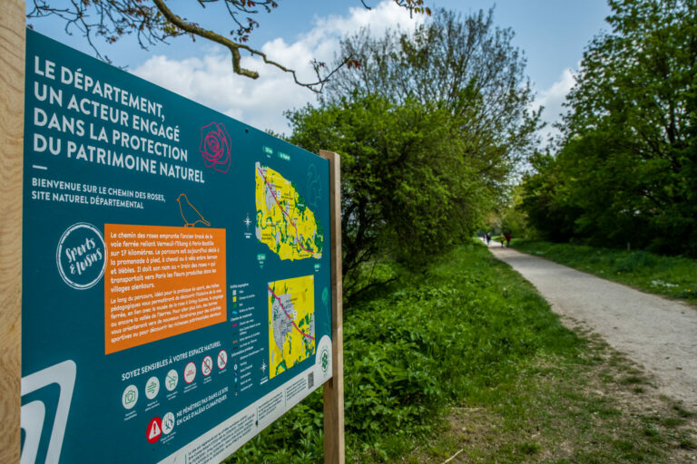 Panneau Le Chemin des Roses