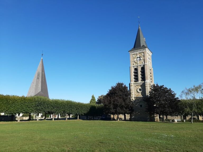 Beffroi et église