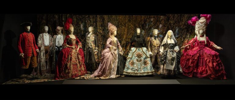 Exposition de costume de scène au Château de Fontainebleau sous le signe de Marie-Antoinette